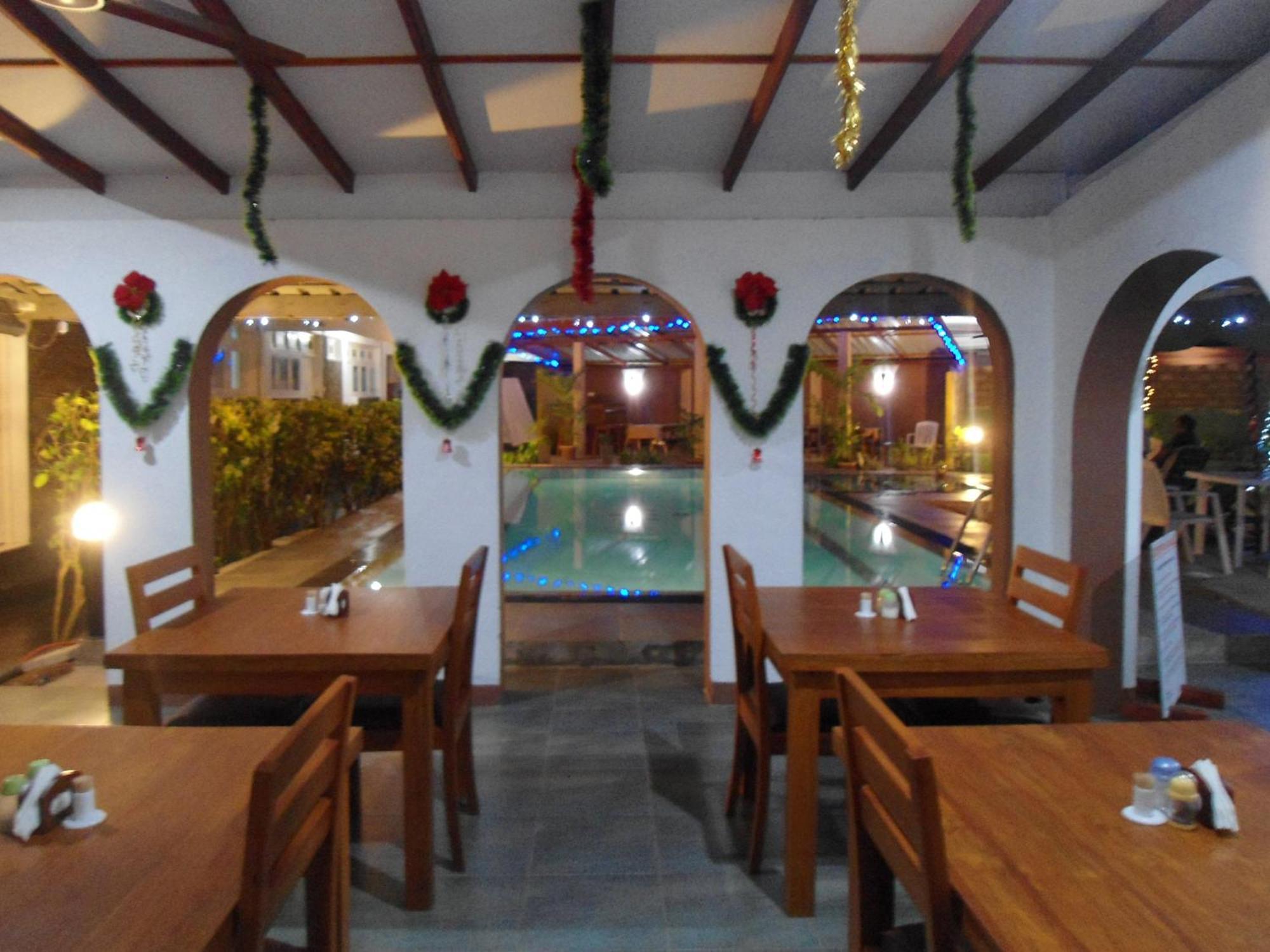 Ranveli Beach Hotel Дехивала-Маунт-Лавиния Экстерьер фото