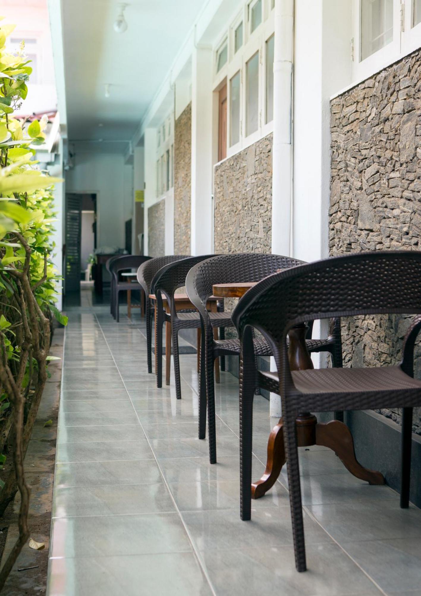 Ranveli Beach Hotel Дехивала-Маунт-Лавиния Экстерьер фото