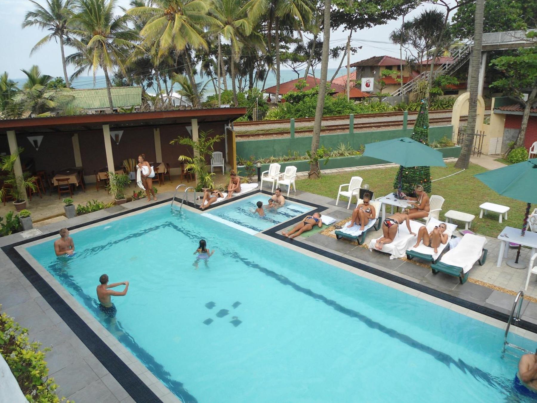 Ranveli Beach Hotel Дехивала-Маунт-Лавиния Экстерьер фото