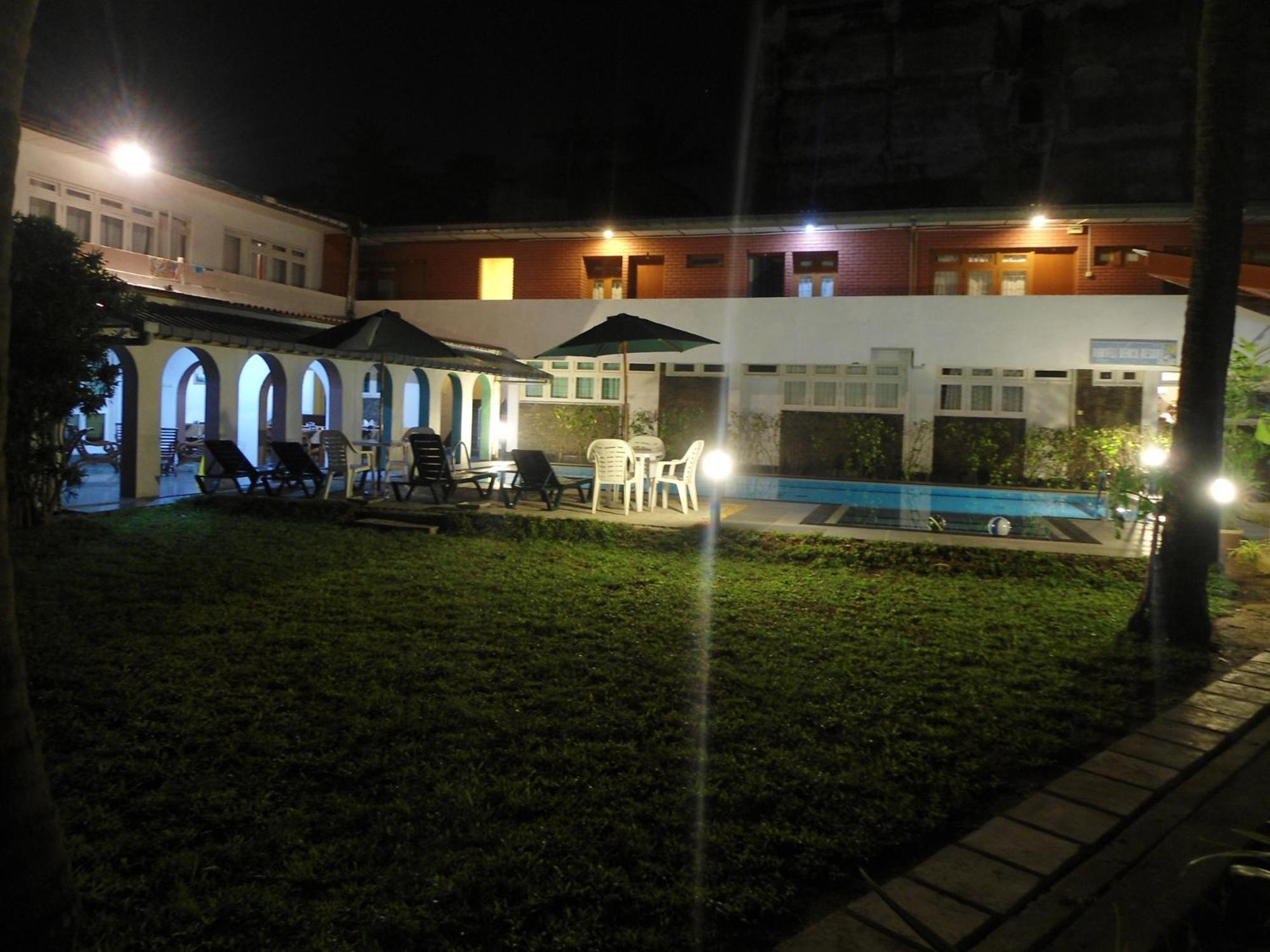 Ranveli Beach Hotel Дехивала-Маунт-Лавиния Экстерьер фото