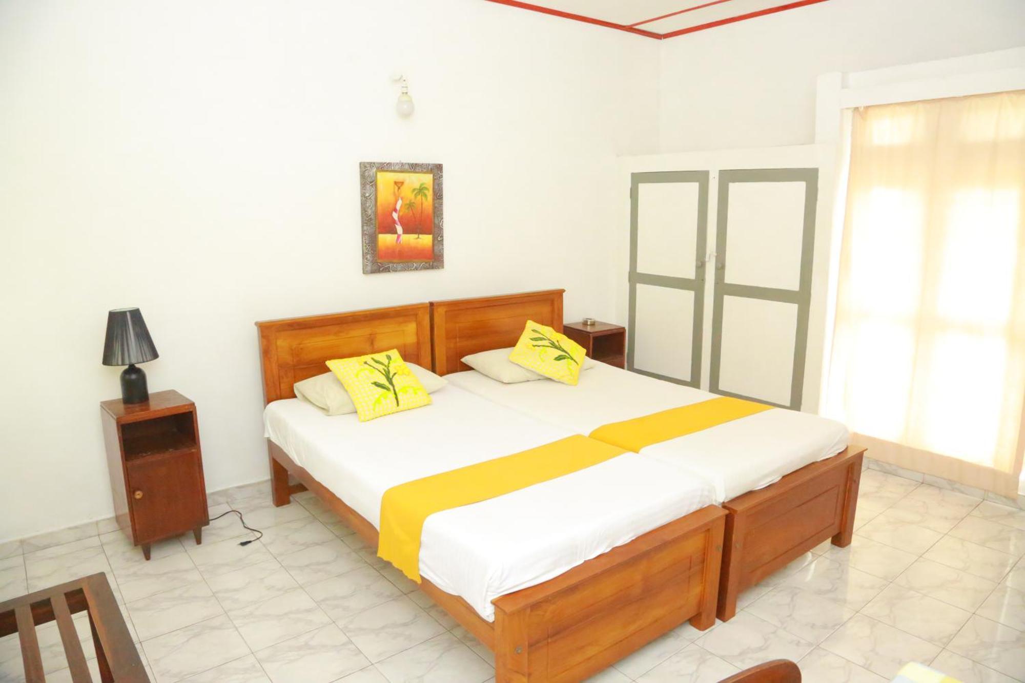 Ranveli Beach Hotel Дехивала-Маунт-Лавиния Экстерьер фото