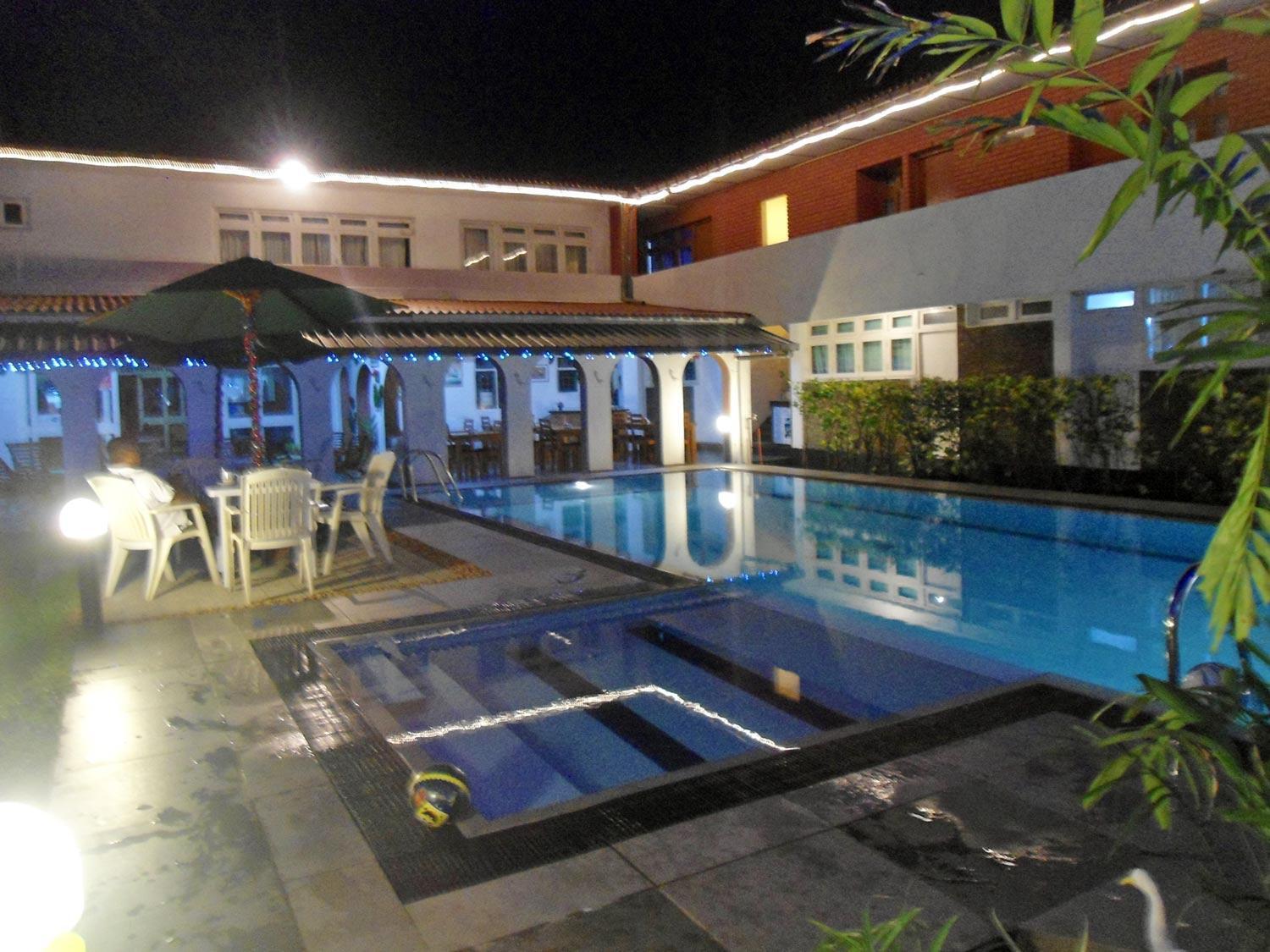Ranveli Beach Hotel Дехивала-Маунт-Лавиния Экстерьер фото