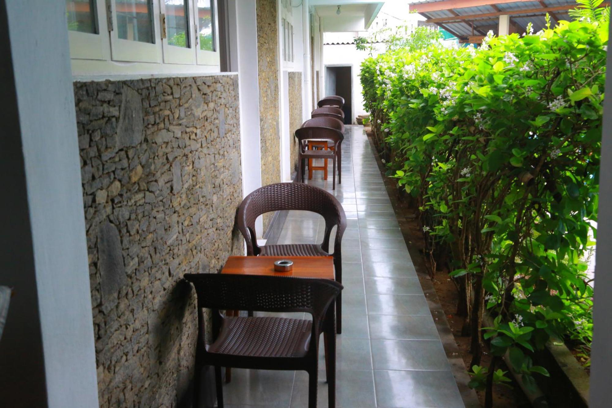 Ranveli Beach Hotel Дехивала-Маунт-Лавиния Экстерьер фото