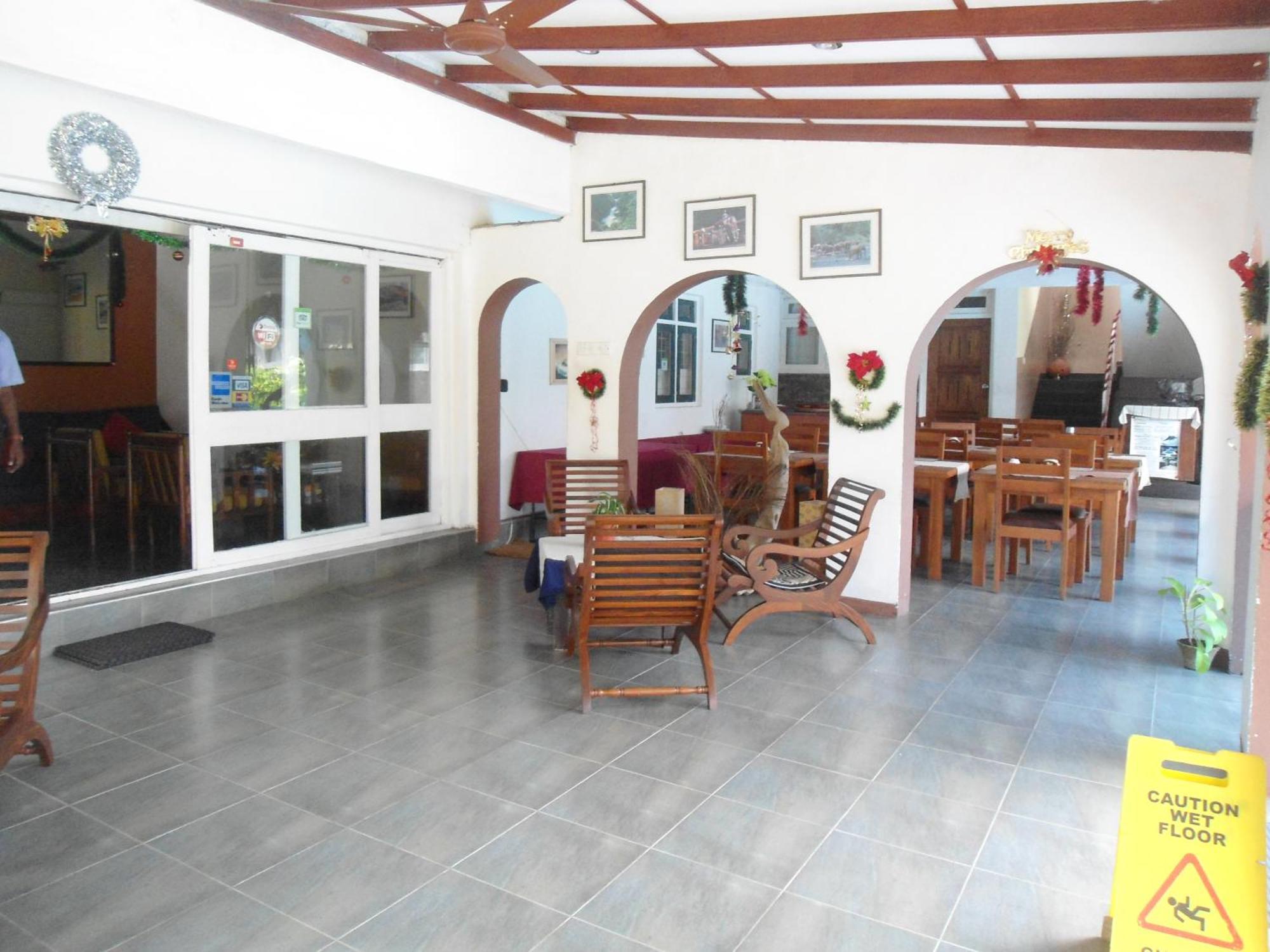 Ranveli Beach Hotel Дехивала-Маунт-Лавиния Экстерьер фото