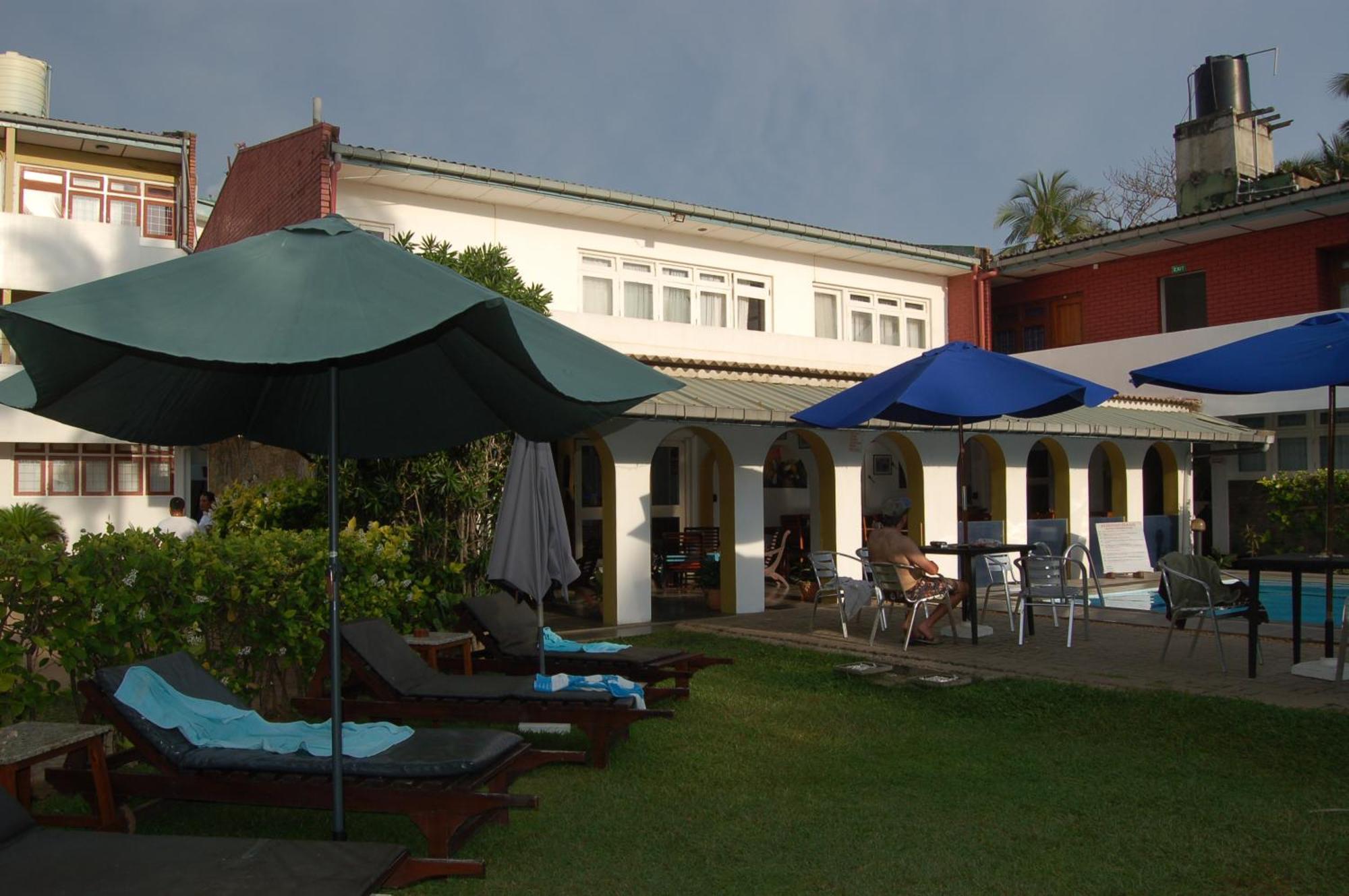 Ranveli Beach Hotel Дехивала-Маунт-Лавиния Экстерьер фото