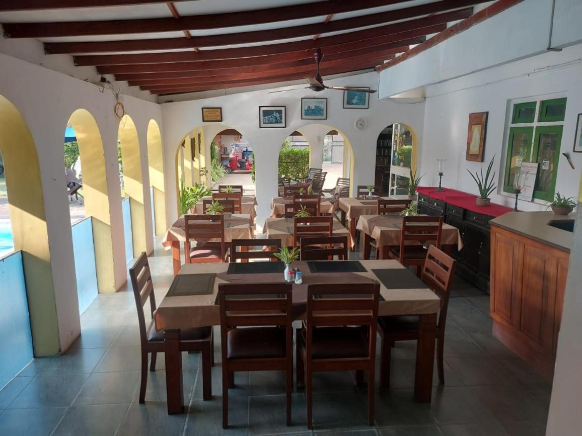 Ranveli Beach Hotel Дехивала-Маунт-Лавиния Экстерьер фото