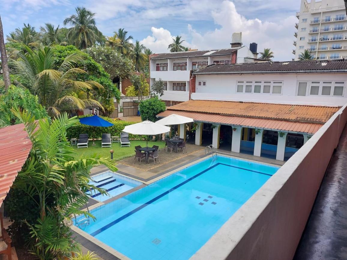Ranveli Beach Hotel Дехивала-Маунт-Лавиния Экстерьер фото
